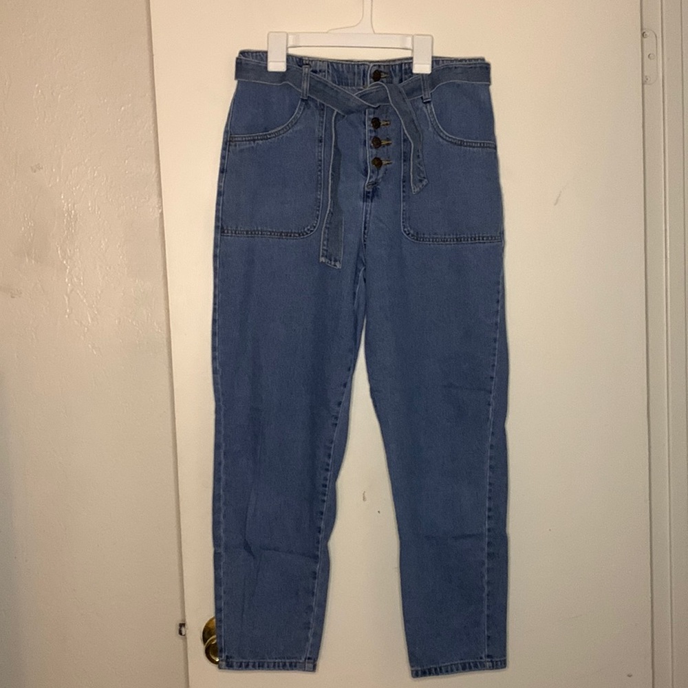 Forever21 high rise mom jean, size 6/28, dark wash, good condition